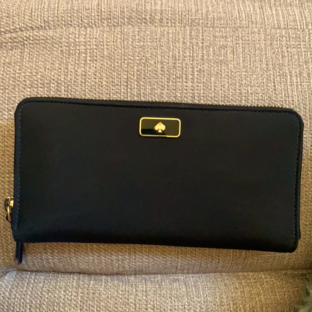 Kate Spade NWOT black zippy full size wallet